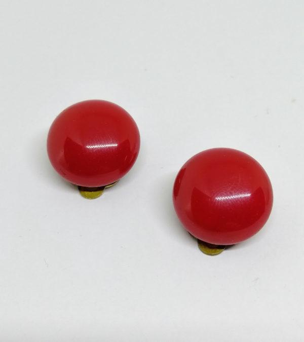 Boucles d'oreilles, clip, demi-boule en verre rouge. – Image 2