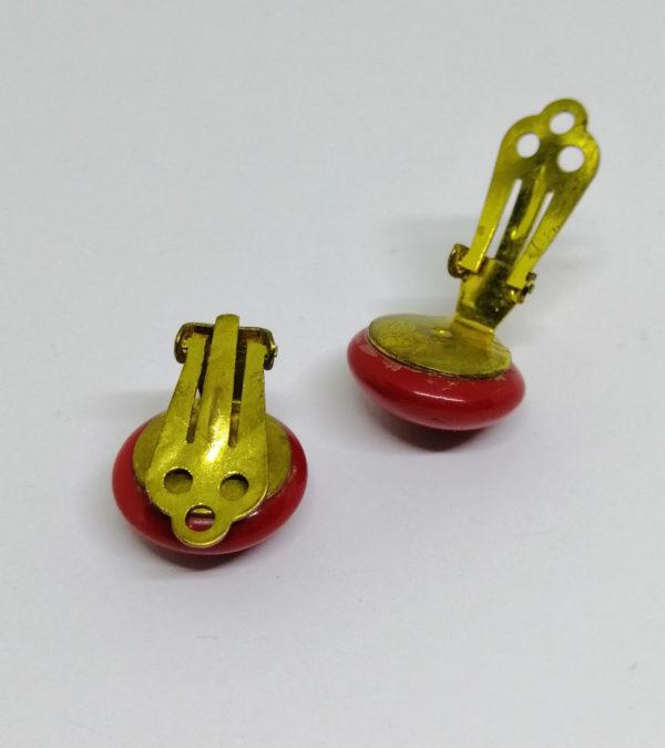 Boucles d'oreilles, clip, demi-boule en verre rouge. – Image 3