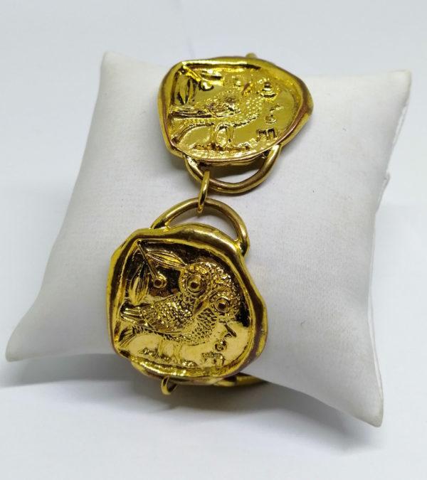 Bracelet en métal jaune doré, avec motif de chouettes signé Buffet.