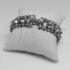 Bracelet en métal blanc avec pavage de strass blanc. – Image 2