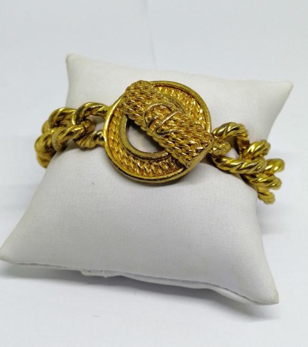 Bracelet en métal jaune doré, signé Guy Laroche vers 1980.