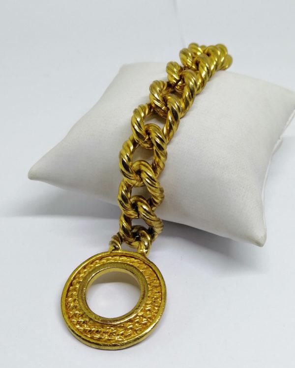 Bracelet en métal jaune doré, signé Guy Laroche vers 1980. – Image 3