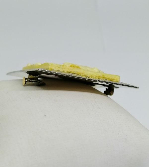 Broche en laiton, centre décor poisson japonisant, et cadre émaillé. – Image 4