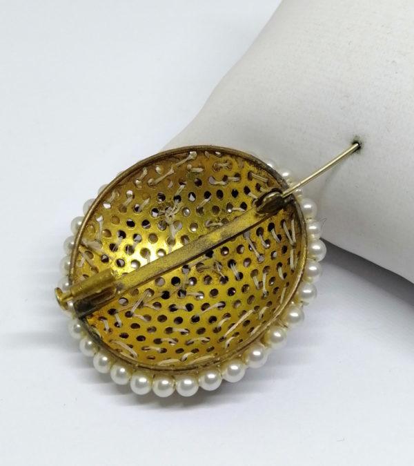 Broche monture laiton totalement sertie de perles bicolore. – Image 4