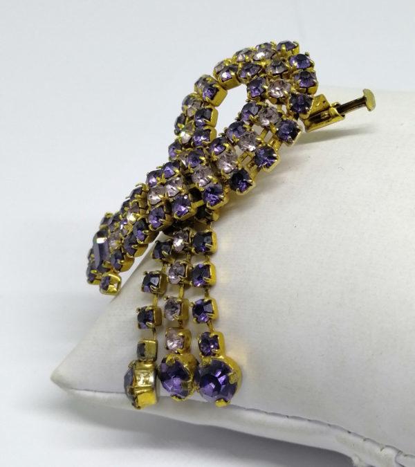 Broche avec pavage de strass violet et pampilles. – Image 2