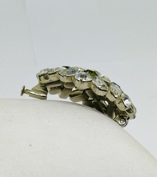 Broche avec strass blanc en baguette, et d'autres rond de couleur vert. – Image 3