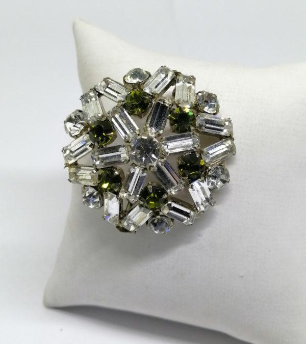Broche avec strass blanc en baguette, et d'autres rond de couleur vert. – Image 2