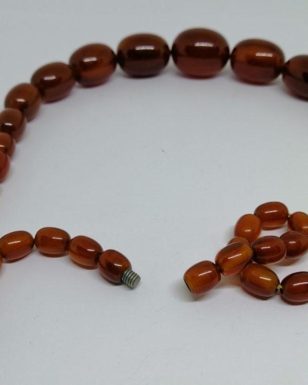 Collier en bakélite couleur ambre. – Image 4