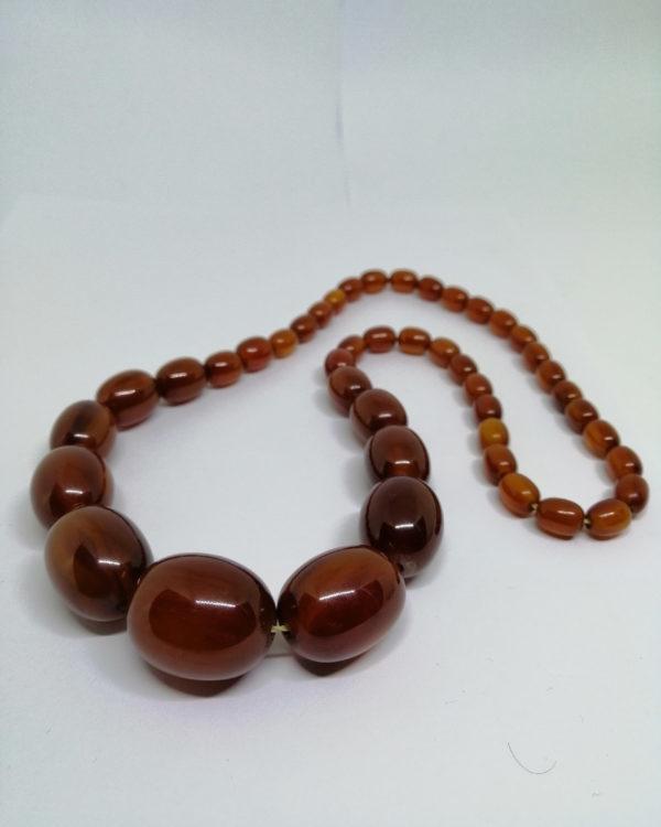 Collier en bakélite couleur ambre. – Image 5