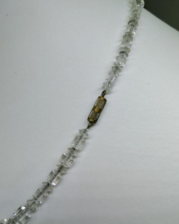 Collier en cristal blanc , taillé façon baguettes. – Image 4