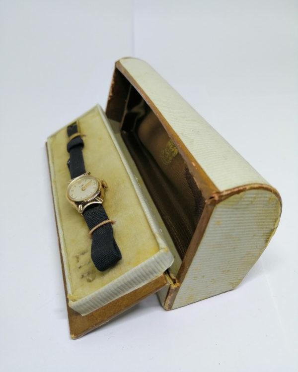 Montre bracelet femme Lip en plaqué or.