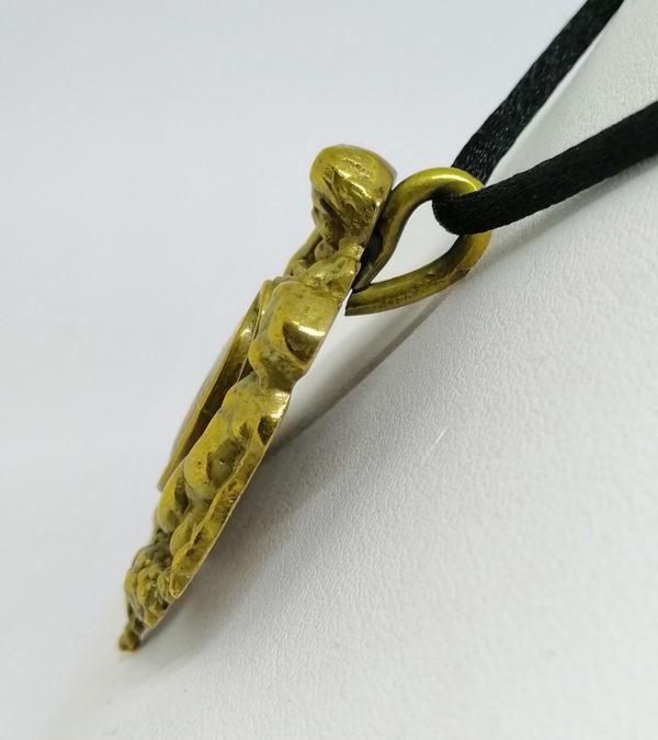 Pendentif en bronze avec miniature émaillée. – Image 3