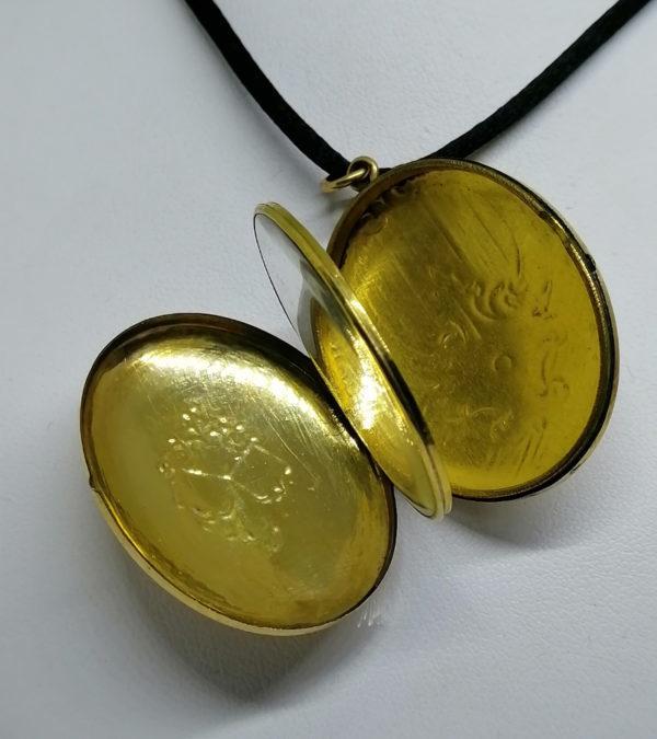 Pendentif, cassolette porte-photo, en plaqué or. – Image 4