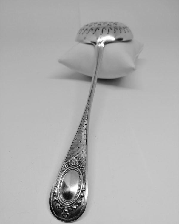 Petite louche décor percé, argent massif, pour tout mets macérés. – Image 4