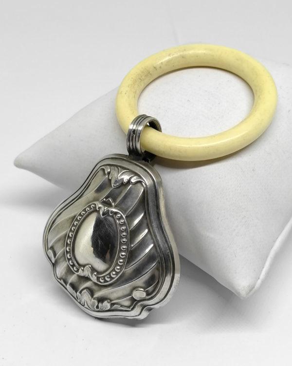 Hochet argent pour bébé, façon cloche. – Image 2