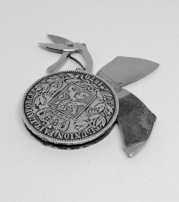 Nécessaire à manucure de poche, avec pièce en argent massif. – Image 3
