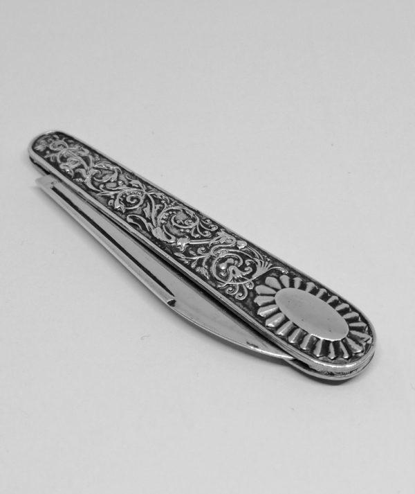 Ouvre-lettre de poche, en argent massif, façon couteau.