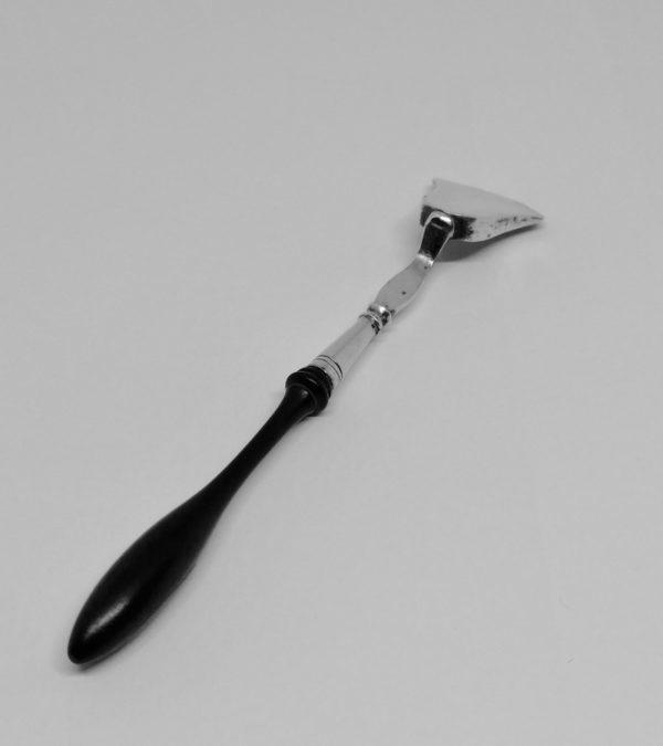 Mini- cuillère à sel en argent et manche en bois noir. – Image 3