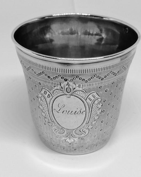 Timbale argent massif, décor guilloché, Orfèvre César Tonnelier, Paris.