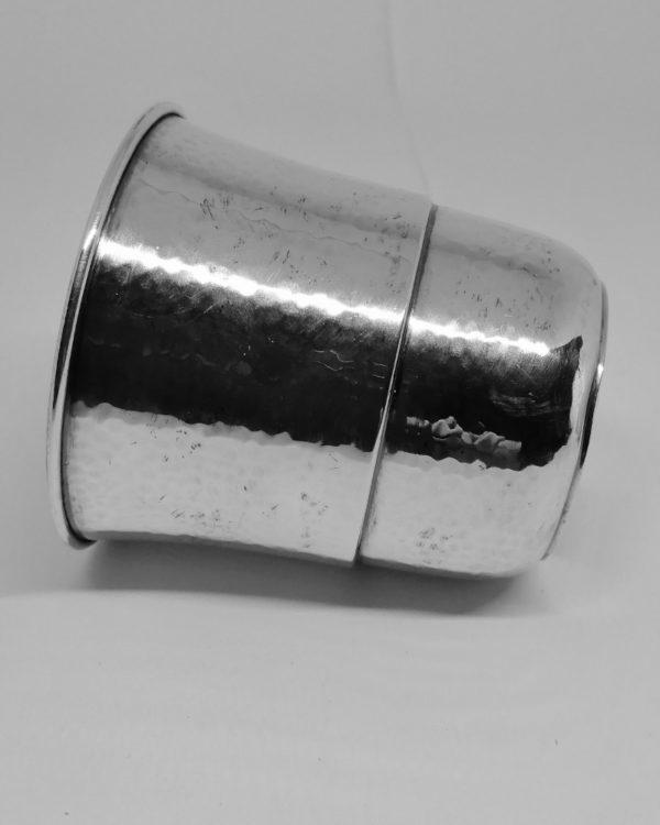 Timbale argent massif, décor totalement martelé, Allemagne. – Image 2