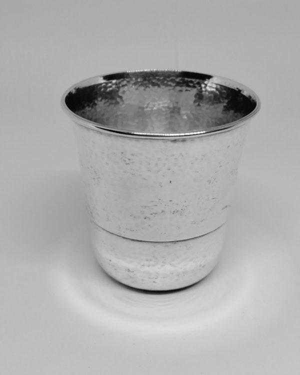 Timbale argent massif, décor totalement martelé, Allemagne. – Image 3