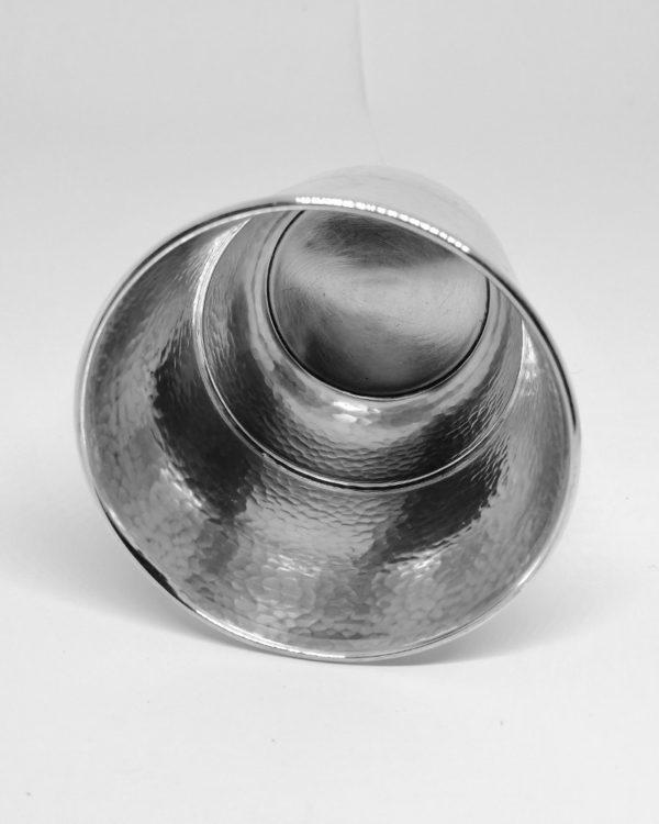 Timbale argent massif, décor totalement martelé, Allemagne. – Image 4