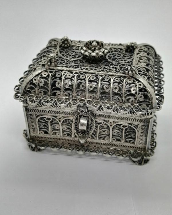 Petit coffret en argent massif entièrement filigrané, Russie 1821.