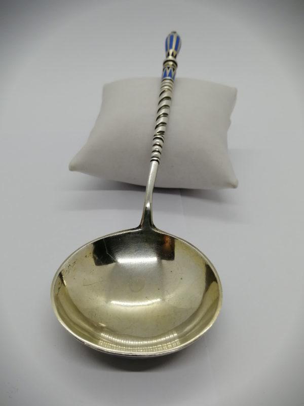 Cuillère en argent et vermeil Russe émaillée. – Image 2