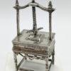 Petite presse ancienne pour libraire ou relieur, objet de vitrine, argent massif.