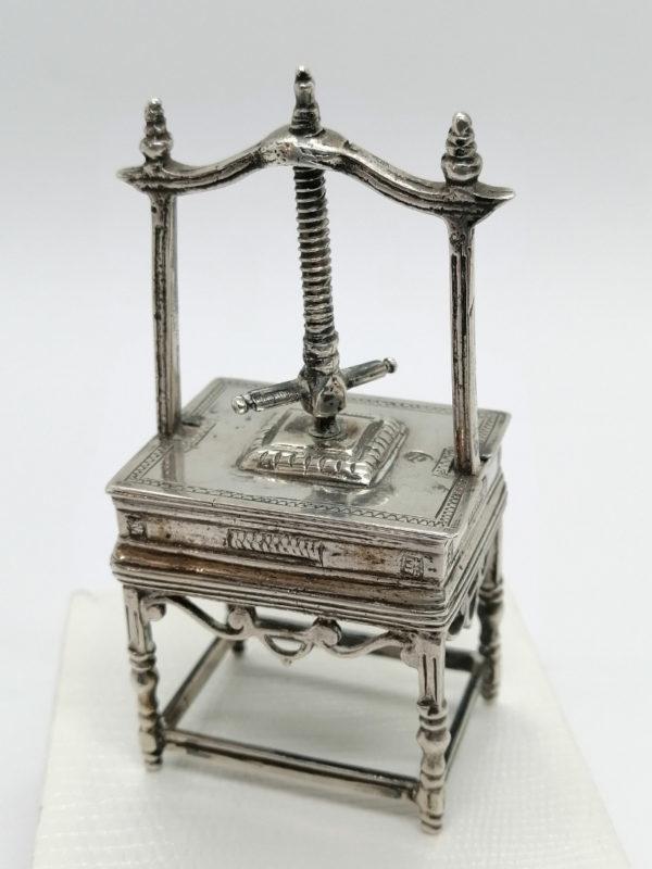 Petite presse ancienne pour libraire ou relieur, objet de vitrine, argent massif.