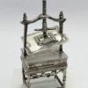 Petite presse ancienne pour libraire ou relieur, objet de vitrine, argent massif. – Image 3
