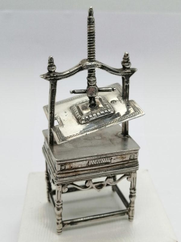 Petite presse ancienne pour libraire ou relieur, objet de vitrine, argent massif. – Image 3