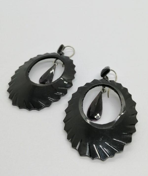 Boucles d'oreilles argent, grosse pampille en jais noir, fin 19ième siècle.