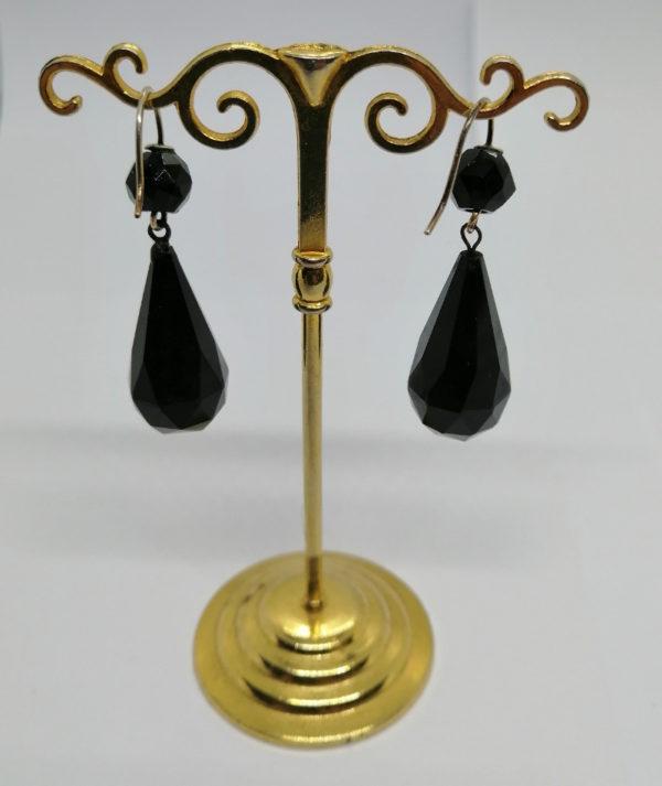 Boucles d'oreilles argent , pampilles en jais facetté, en forme de gouttes, fin 19ième siècle. – Image 4