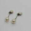 Boucles d'oreilles clip argent, anciennes en pampille et perles d'imitation.