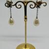Boucles d'oreilles clip argent, anciennes en pampille et perles d'imitation. – Image 4
