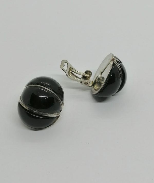 Boucles d'oreilles clip, métal blanc et verre noir en cabochon. – Image 3