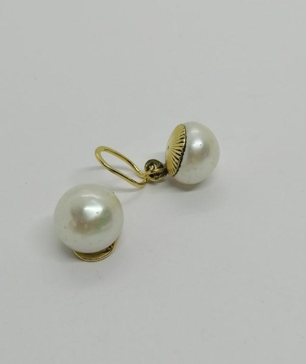 Boucles d'oreilles, clip, monture laiton et grosse perle d'imitation. – Image 3