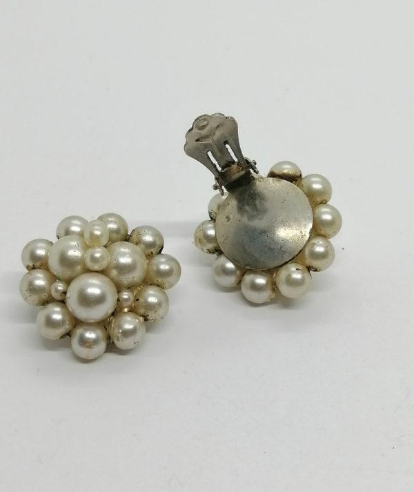 Boucles d'oreilles, clip sur métal blanc, et perles d'imitations. – Image 3