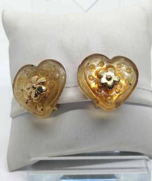 Boucles d'oreilles, clip en laiton en forme de coeur, et motif de fleur.