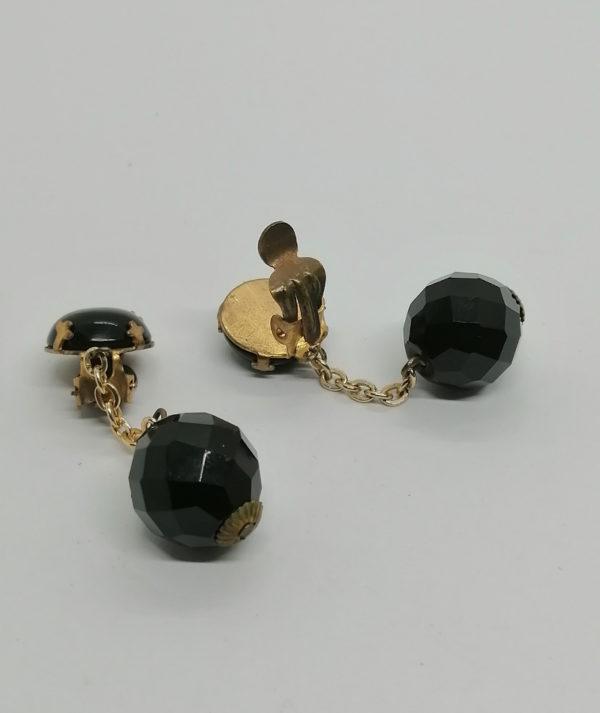 Boucles d'oreilles pendantes, clip en laiton avec cabochon et perle de verre noir à facettes. – Image 3