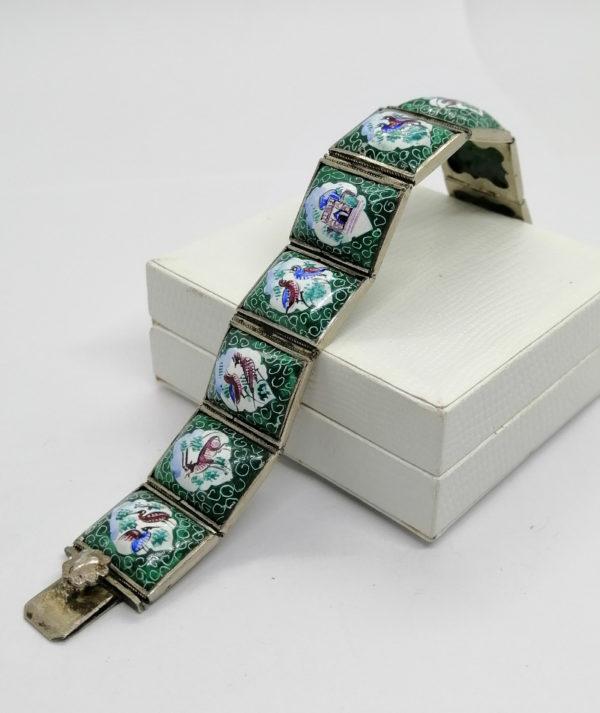Bracelet argent, avec cabochons émaillés et décors animaux, travail Iranien, Art Nouveau. – Image 2