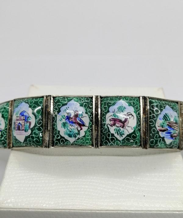 Bracelet argent, avec cabochons émaillés et décors animaux, travail Iranien, Art Nouveau. – Image 4