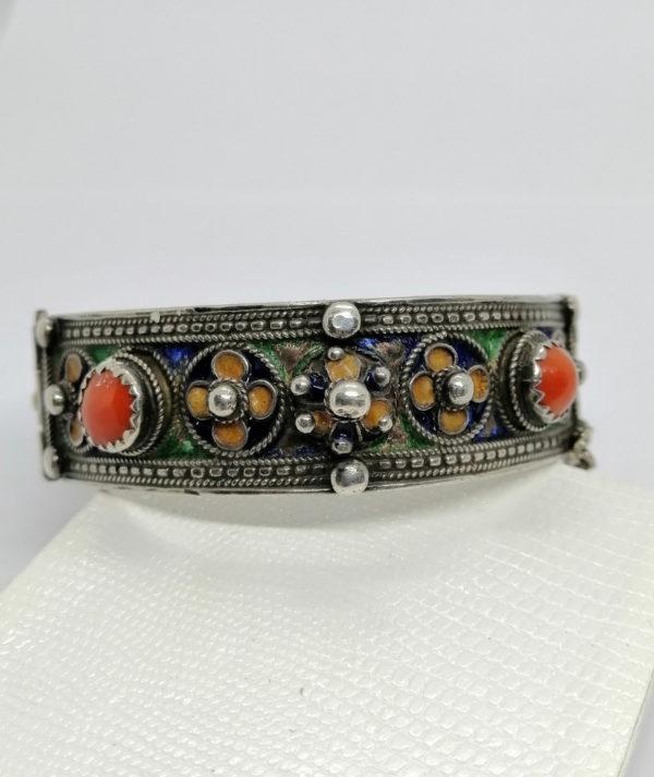 Bracelet argent, ancien jonc Berbère , Kabyle, avec corail et émail.