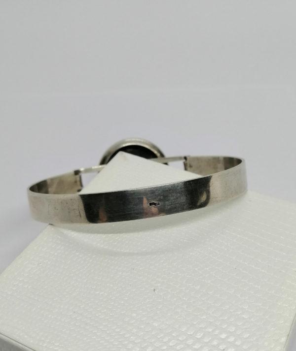 Bracelet argent, jonc ovale et cabochon de labradorite, vers 1930-40. – Image 2
