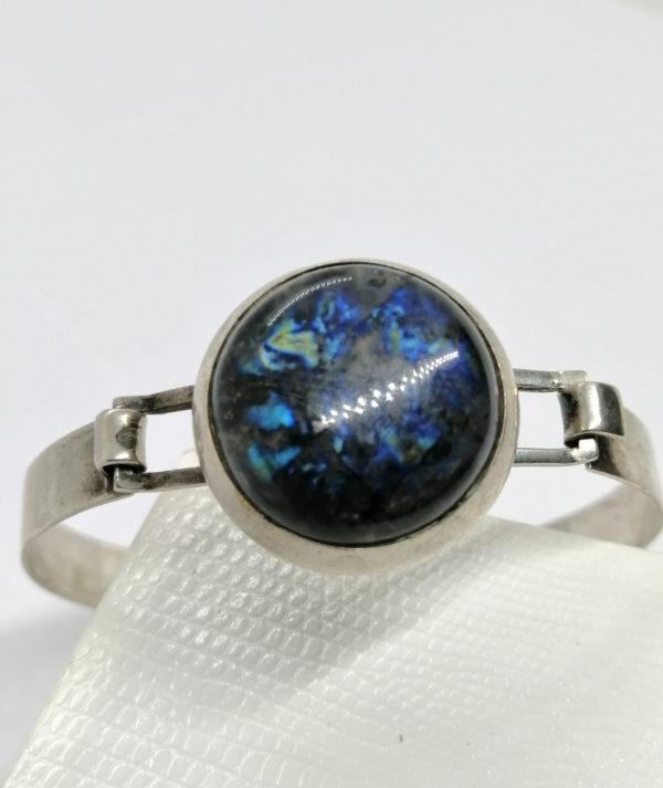 Bracelet argent, jonc ovale et cabochon de labradorite, vers 1930-40. – Image 4