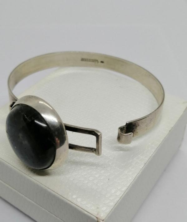 Bracelet argent, jonc ovale et cabochon de labradorite, vers 1930-40. – Image 5