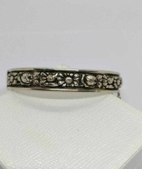 Bracelet argent, petit jonc ovale et motifs floraux, signé, Paris Art Nouveau. – Image 2