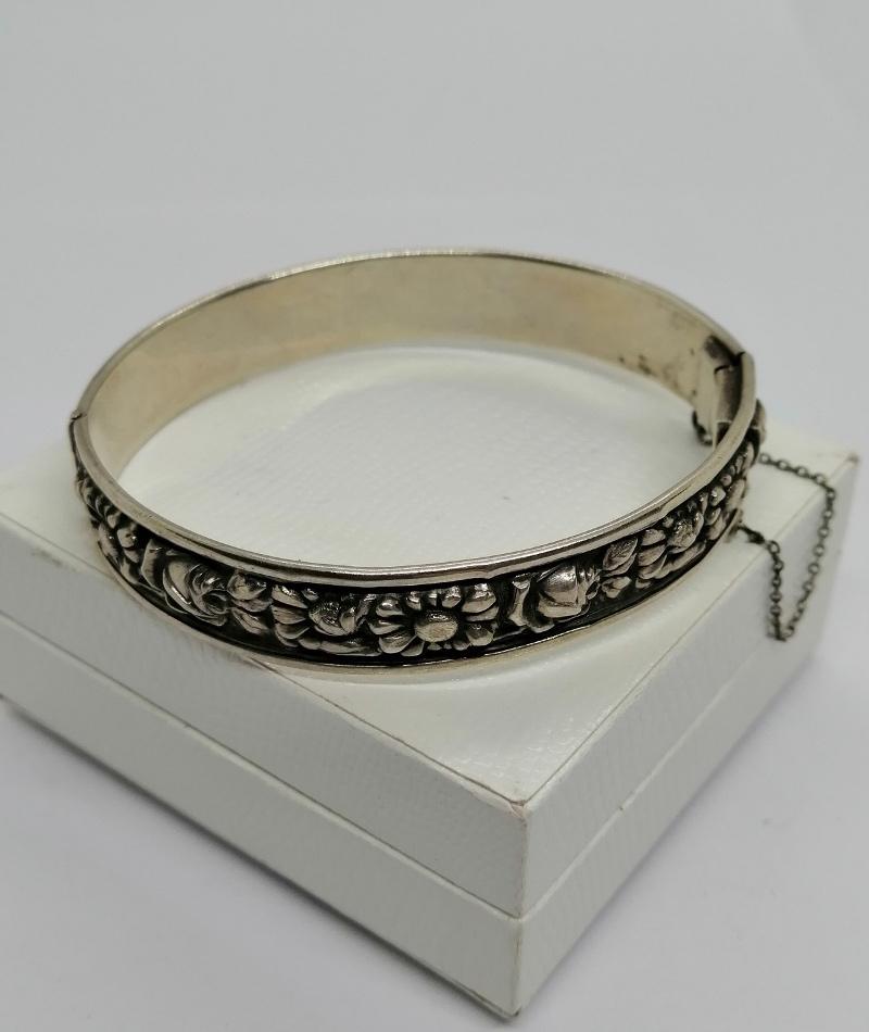 Bracelet argent ajouré avec motif de fleurs. - Bijoux Anciens Schaffner