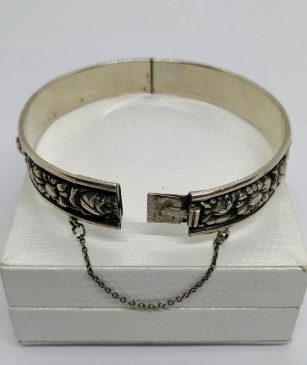Bracelet argent, petit jonc ovale et motifs floraux, signé, Paris Art Nouveau. – Image 4